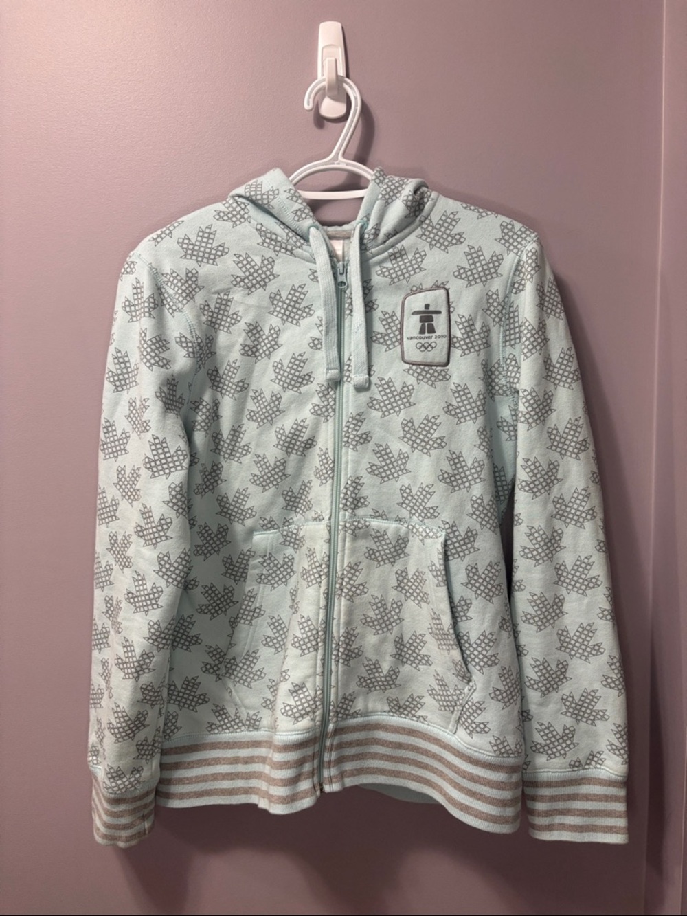 Hudson’s Bay Company Vintage 2010 Vancouver Olympics Maple Leaf Zip Up hoodie - Picture 1 of 7